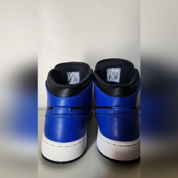 Nike Air Jordan 1 Mid Black and Blue Kids Sneakers Size 5.5 - Picture 3 of 3